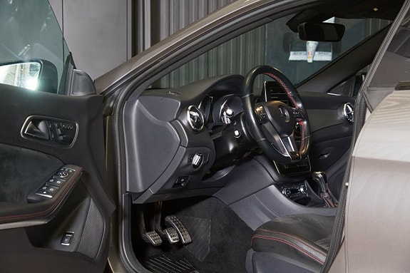 Mercedes-Benz CLA200 8 of 18