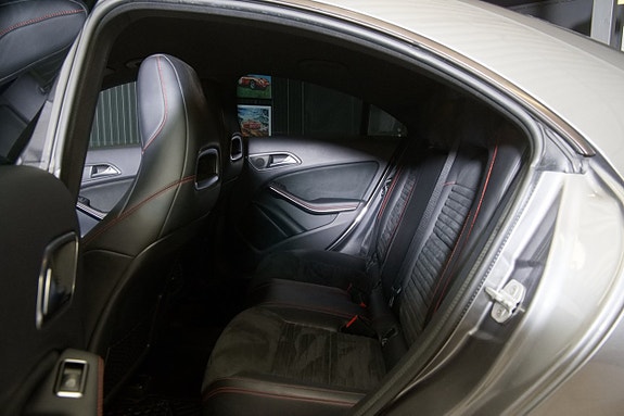 Mercedes-Benz CLA200 17 of 18