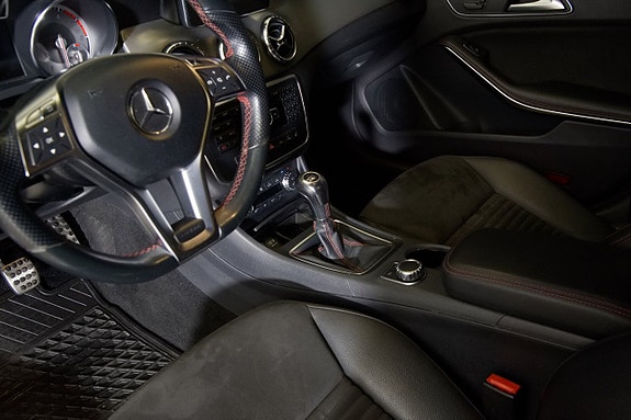 Mercedes-Benz CLA200 13 of 18