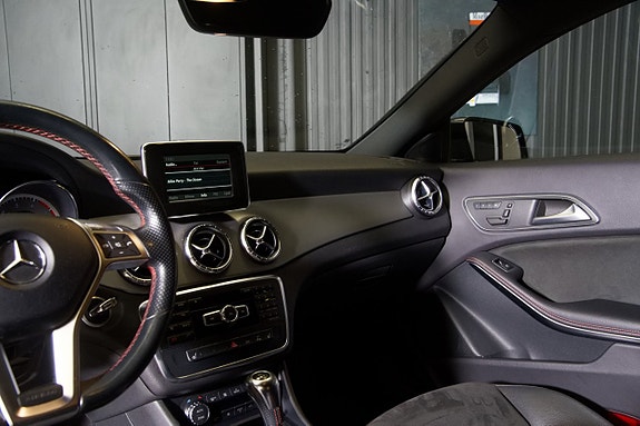 Mercedes-Benz CLA200 12 of 18