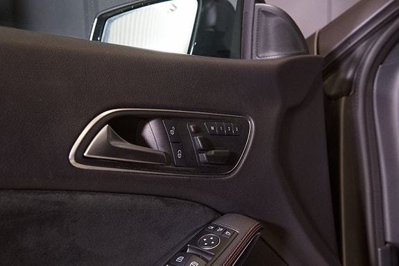 Mercedes-Benz CLA200 16 of 18