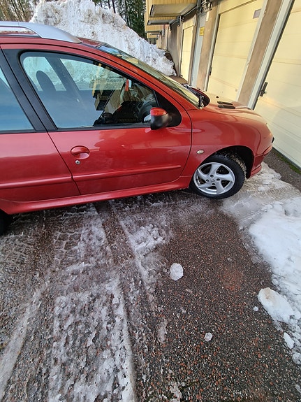 Peugeot 206 SW 4 of 6