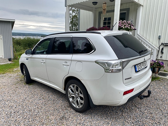 Mitsubishi Outlander 2 of 9