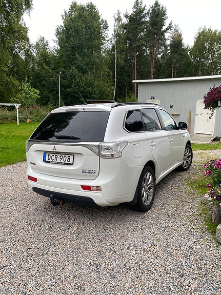 Mitsubishi Outlander 3 of 9