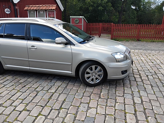 Toyota Avensis 7 of 10