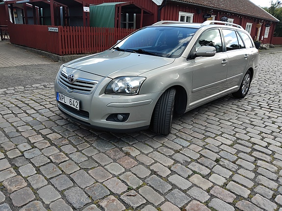 Toyota Avensis 4 of 10