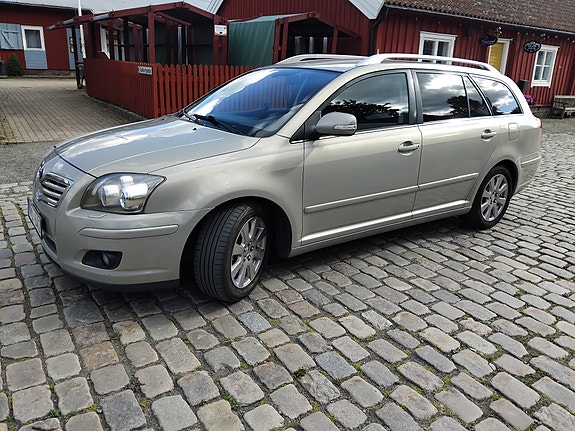 Toyota Avensis 8 of 10