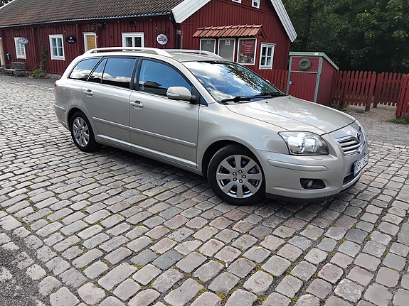 Toyota Avensis 3 of 10