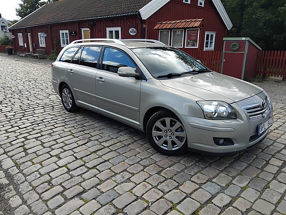 Toyota Avensis 9 of 10