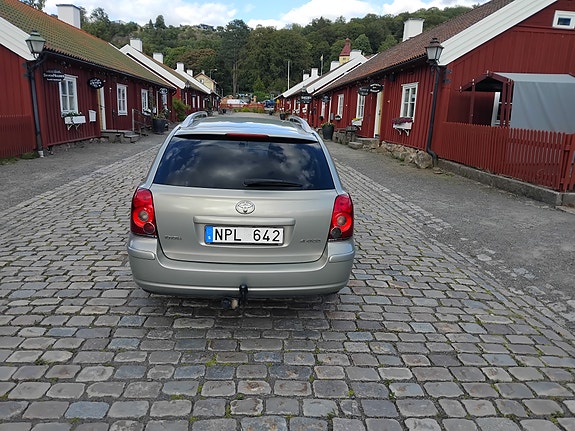 Toyota Avensis 5 of 10