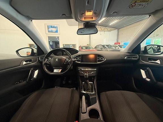 Peugeot 308 SW 9 of 14