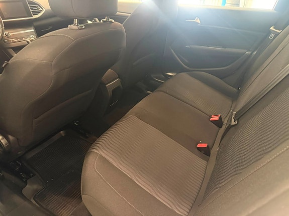 Peugeot 308 SW 11 of 14