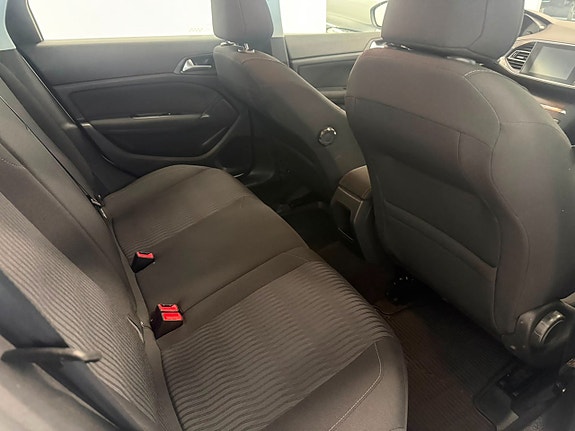 Peugeot 308 SW 10 of 14