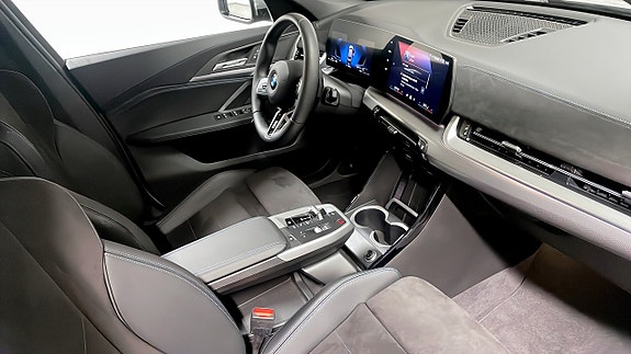 BMW X1 3 of 9
