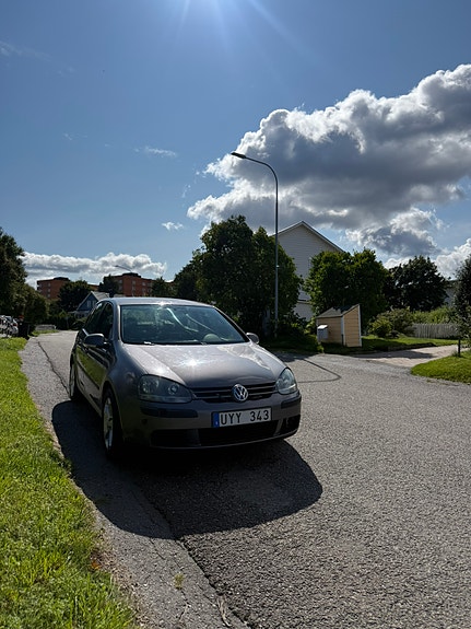 Volkswagen Golf V 2 of 4