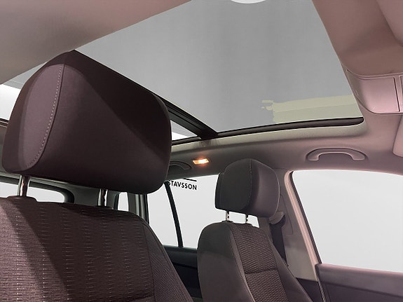 Volkswagen Tiguan 10 of 17