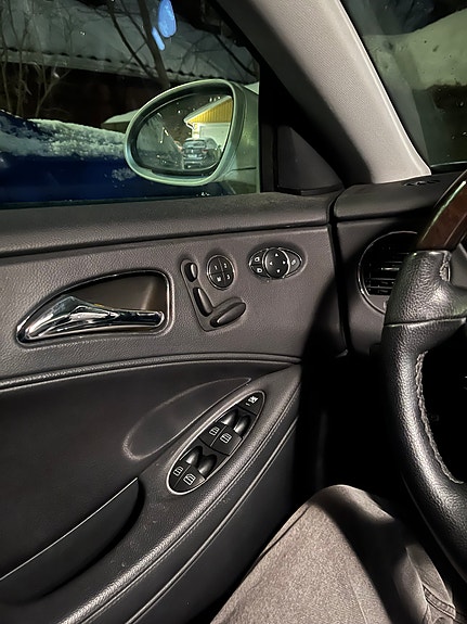 Mercedes-Benz CLS350 3 of 7