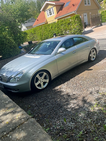 Mercedes-Benz CLS350 2 of 7
