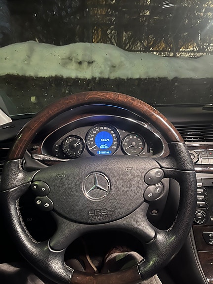 Mercedes-Benz CLS350 4 of 7