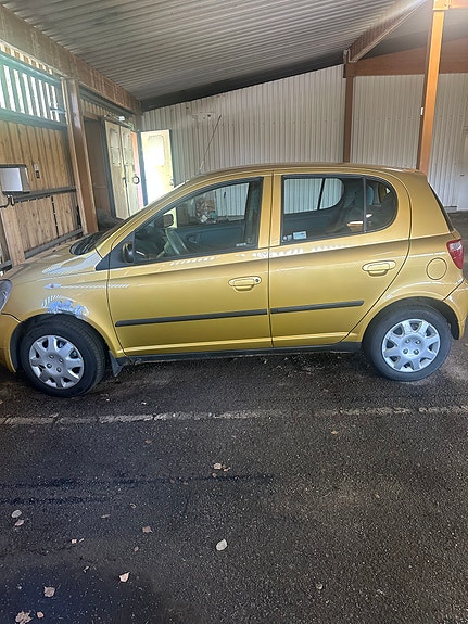 Toyota Yaris 2 of 2