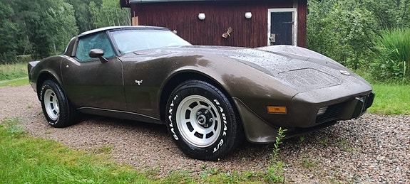 Chevrolet Corvette 4 of 8