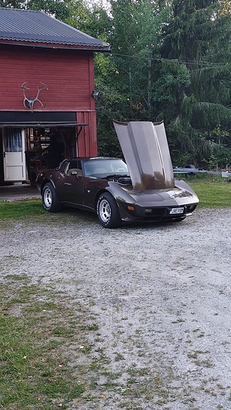 Chevrolet Corvette 3 of 8
