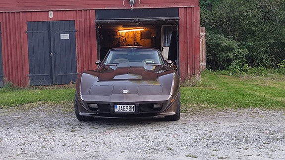 Chevrolet Corvette 2 of 8