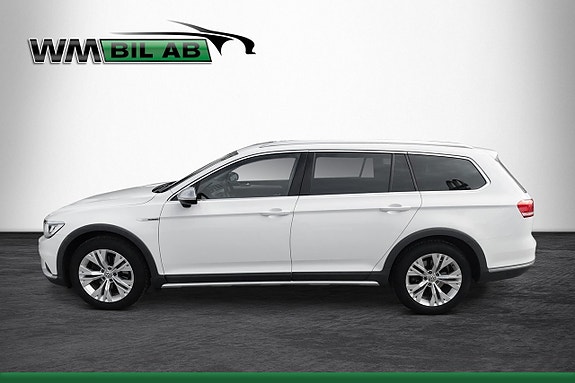 Volkswagen Passat Alltrack 2 of 4