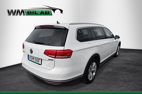 Volkswagen Passat Alltrack 3 of 4
