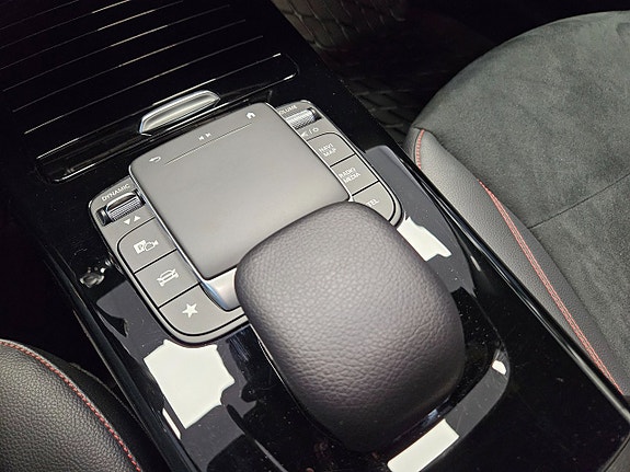 Mercedes-Benz CLA250 e 28 of 30