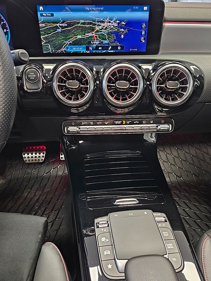 Mercedes-Benz CLA250 e 26 of 30