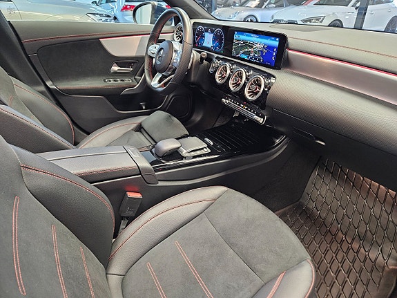 Mercedes-Benz CLA250 e 13 of 30