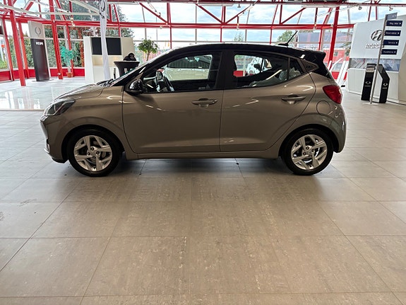 Hyundai i10 2 of 9