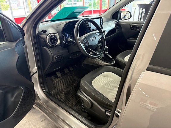 Hyundai i10 7 of 9