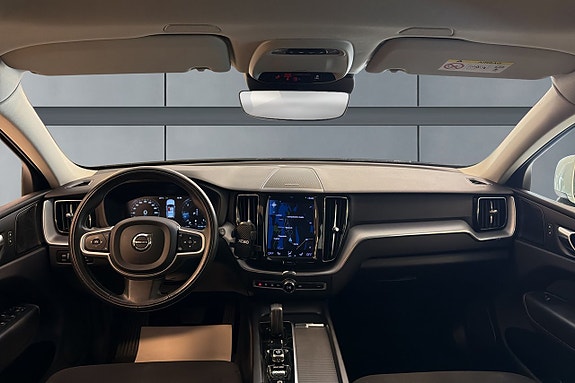 Volvo XC60 2 of 11