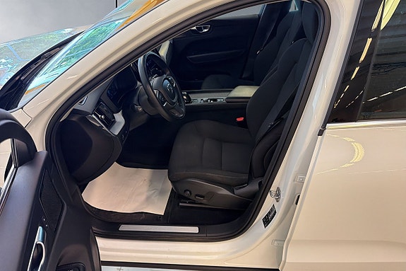Volvo XC60 3 of 11