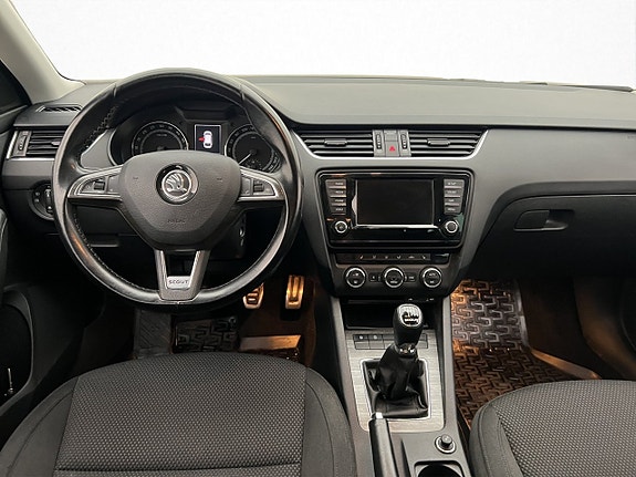Skoda Octavia Scout 13 of 30