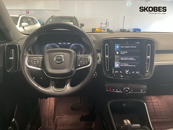 Volvo XC40 11 of 16