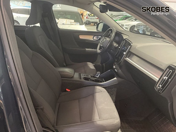 Volvo XC40 10 of 16