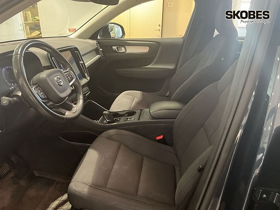 Volvo XC40 7 of 16