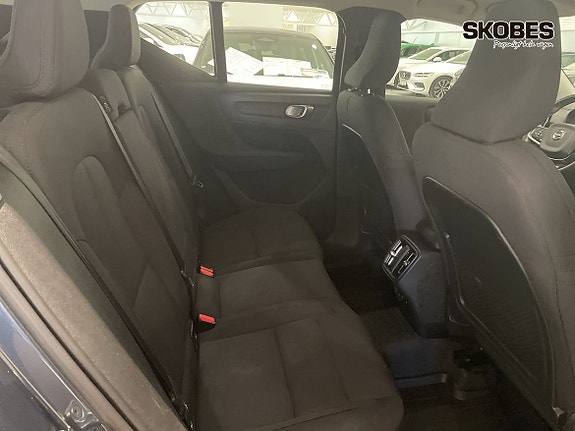 Volvo XC40 9 of 16
