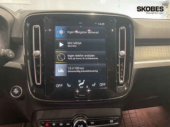 Volvo XC40 13 of 16