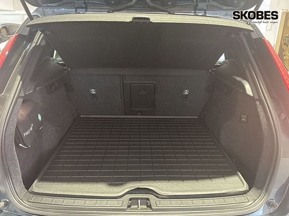 Volvo XC40 15 of 16