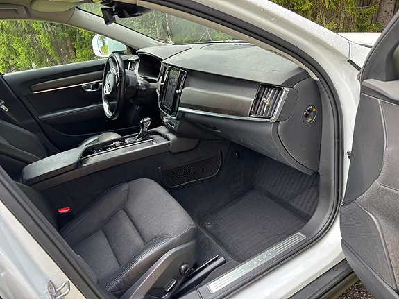 Volvo V90 Cross Country 6 of 9