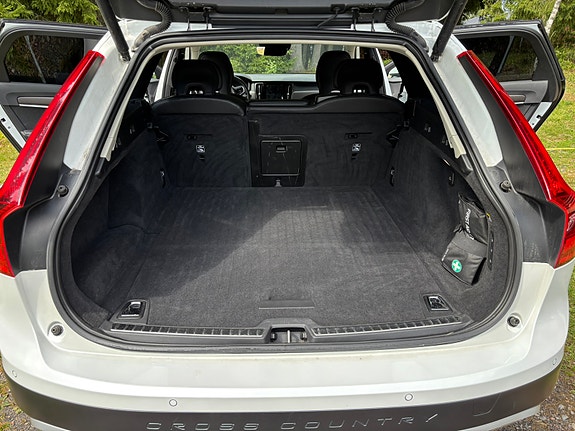 Volvo V90 Cross Country 8 of 9