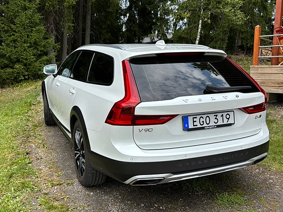 Volvo V90 Cross Country 3 of 9
