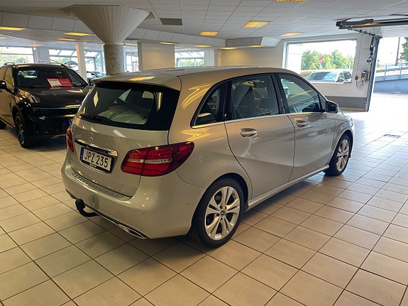Mercedes-Benz B200 d 4 of 11