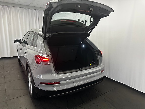 Audi Q4 e-tron 6 of 12