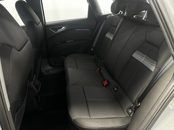 Audi Q4 e-tron 8 of 12