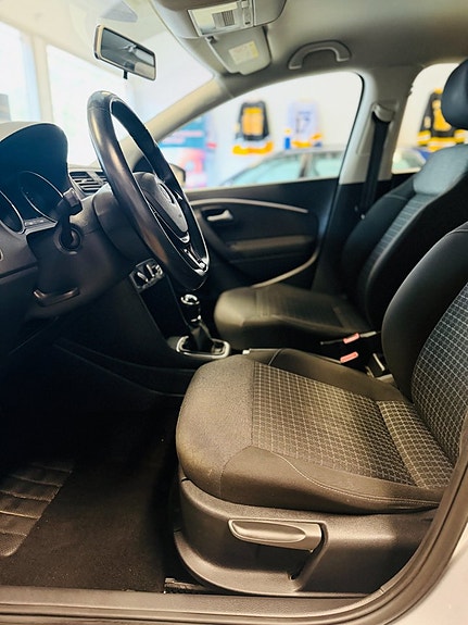 Volkswagen Polo 10 of 14